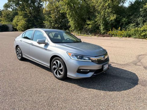 Used 2017 Honda Accord EX-L image 9