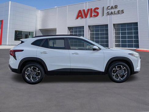 Used 2025 Chevrolet Trax LT w/ LT Convenience Package FWD image 5