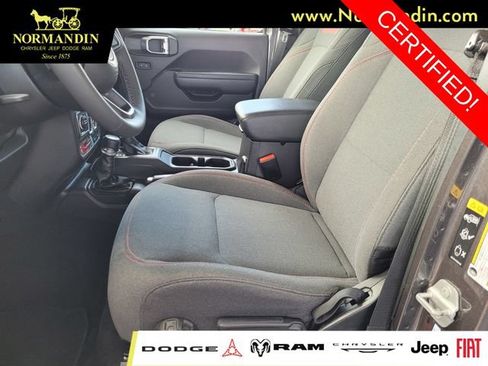 Certified 2025 Jeep Wrangler Unlimited Rubicon w/ Convenience Group AWD/4WD image 16