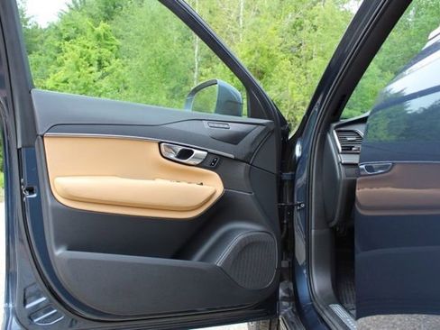 Certified 2025 Volvo XC90 T8 Ultra w/ Protection Package Premier AWD/4WD image 23