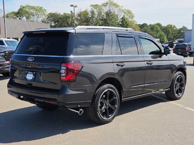 Certified 2023 Ford Expedition Limited RWD image 3