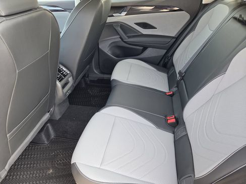 New 2026 Volkswagen Tiguan SE FWD image 24
