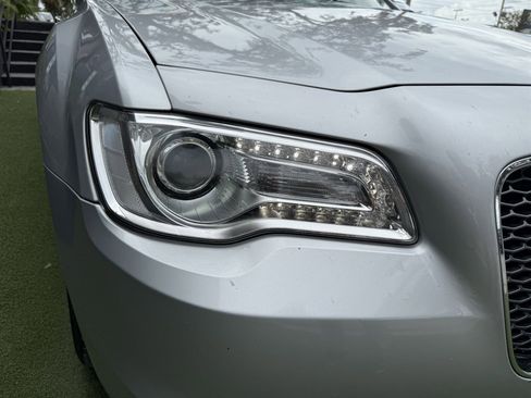 Used 2020 Chrysler 300 Limited image 9