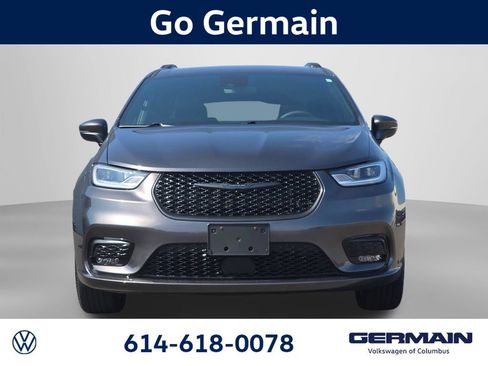 Used 2023 Chrysler Pacifica Touring-L w/ S Appearance Package AWD/4WD image 3