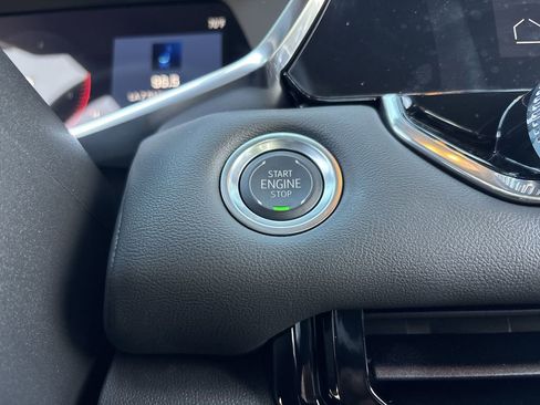 Used 2025 GMC Canyon Elevation image 17