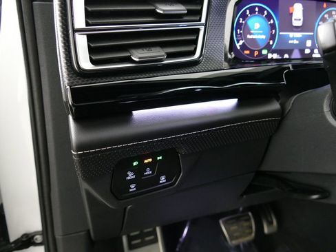 Used 2024 Volkswagen Atlas Cross Sport SEL Premium R-Line image 19