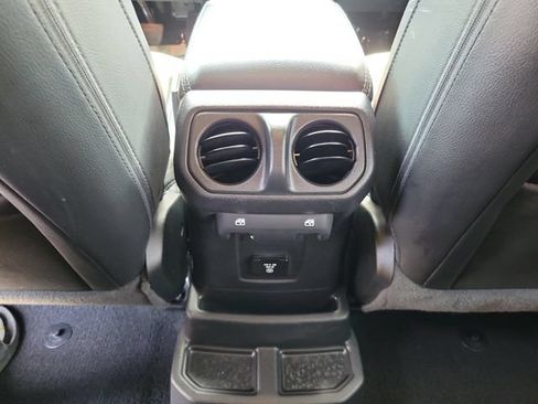 Used 2022 Jeep Wrangler Unlimited Sahara AWD/4WD image 12