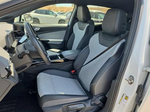 Used 2023 Volkswagen ID.4 Pro AWD/4WD image 3
