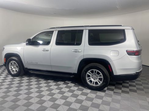 Used 2024 Jeep Wagoneer 4WD w/ HD Trailer Tow Package image 7