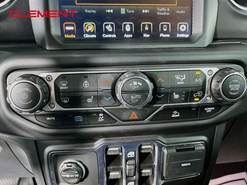 Used 2023 Jeep Wrangler Unlimited Sahara w/ Cold Weather Group AWD/4WD image 21
