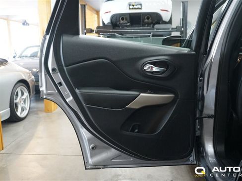 Used 2017 Jeep Cherokee Limited AWD/4WD image 22