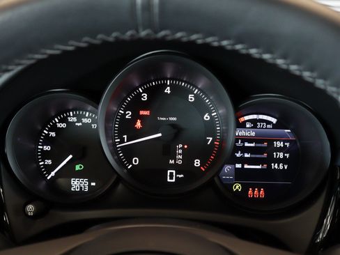 Certified 2026 Porsche Macan AWD/4WD image 16