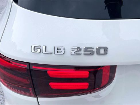 Used 2025 Mercedes-Benz GLB 250 image 30