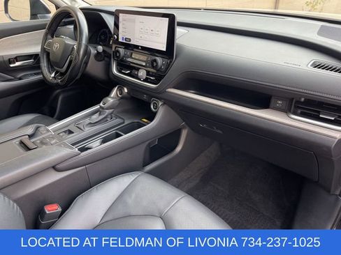Used 2025 Toyota Grand Highlander AWD image 29