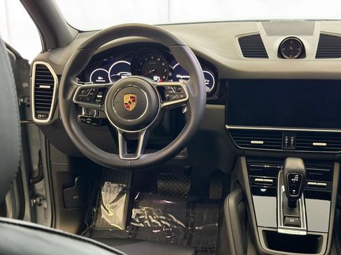 Certified 2023 Porsche Cayenne AWD/4WD image 19