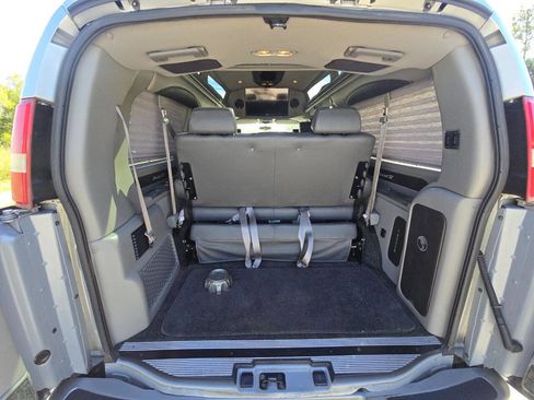 Used 2016 Chevrolet Express 2500 image 19