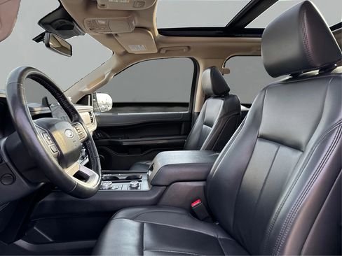 Used 2024 Ford Expedition Max XLT image 9