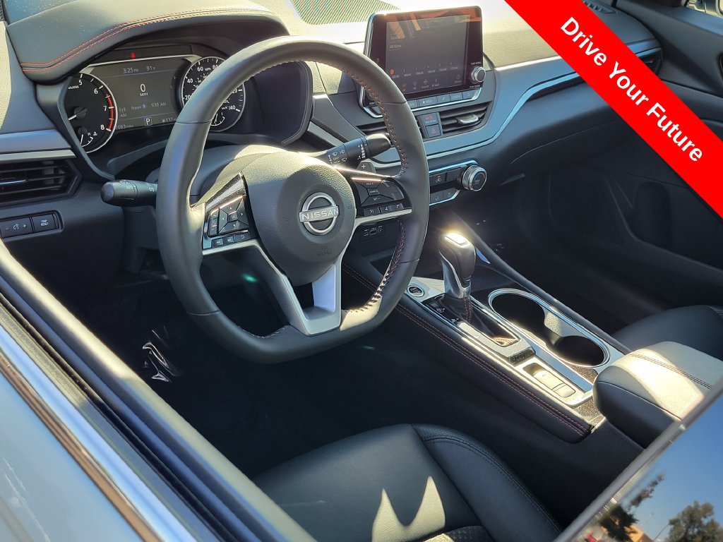 Used 2025 Nissan Altima 2.5 SR AWD/4WD image 5