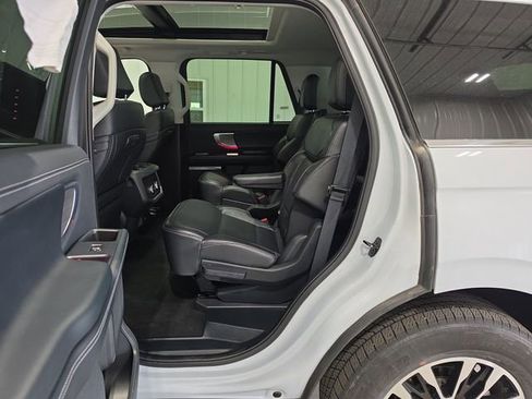 Used 2025 Ford Expedition Platinum AWD/4WD image 23