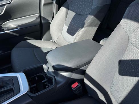 Used 2025 Toyota RAV4 XLE image 27