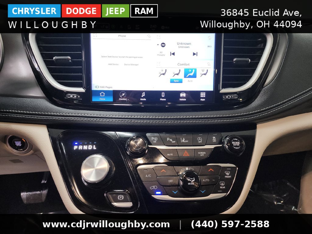 Used 2023 Chrysler Pacifica Touring-L AWD/4WD image 21