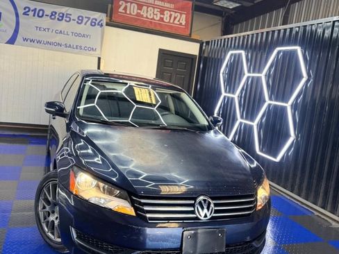 Used 2013 Volkswagen Passat 2.5 SE FWD image 3