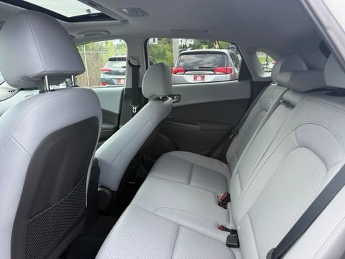 Used 2021 Hyundai Kona Limited AWD/4WD image 7