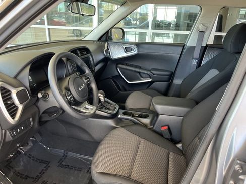 Used 2025 Kia Soul LX w/ LX Technology Package image 9