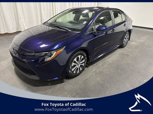 Certified 2022 Toyota Corolla LE image 1