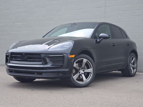 Certified 2023 Porsche Macan AWD/4WD image 1