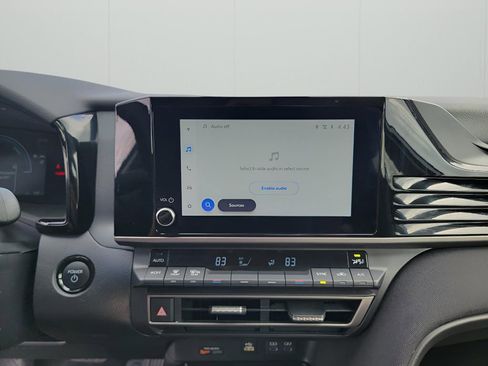 Used 2025 Toyota Camry LE image 18