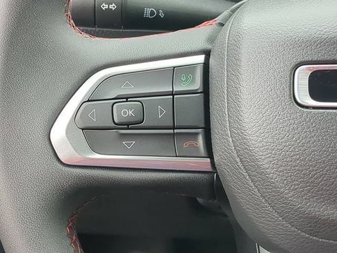 Used 2025 Jeep Compass Trailhawk AWD/4WD image 22
