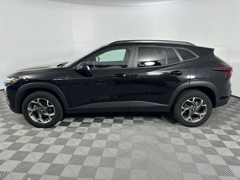 Used 2024 Chevrolet Trax LT image 12