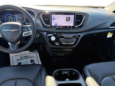 New 2026 Chrysler Pacifica Select image 10