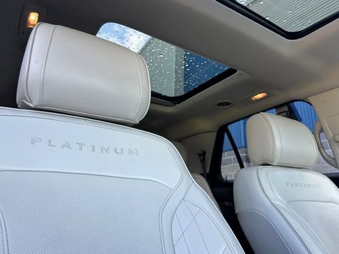 Used 2017 Ford Explorer Platinum image 19