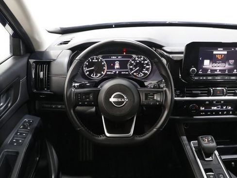 Used 2025 Nissan Pathfinder SV AWD/4WD image 12