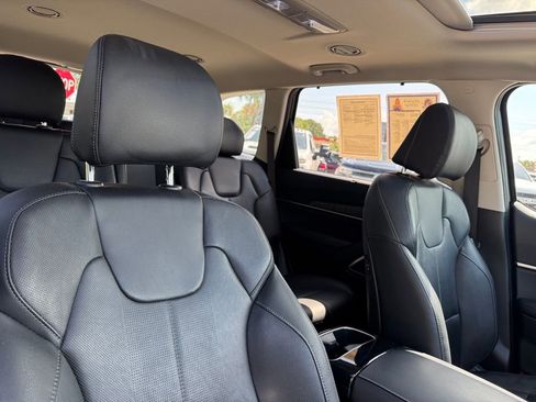 Used 2024 Kia Telluride EX w/ EX Captain's Chair Package image 39