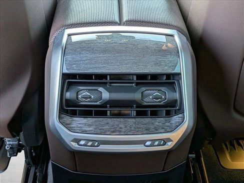 Used 2023 BMW 760i xDrive image 17