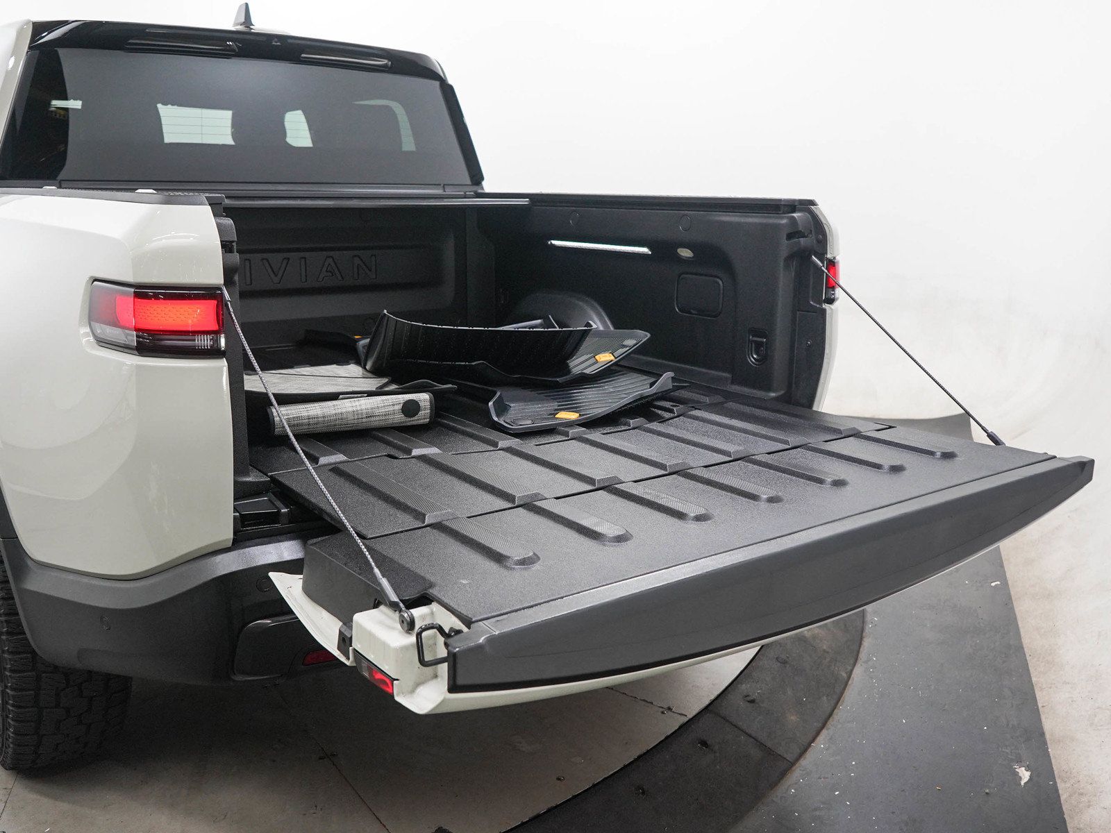 Used 2025 Rivian R1T Adventure Tri AWD/4WD image 9