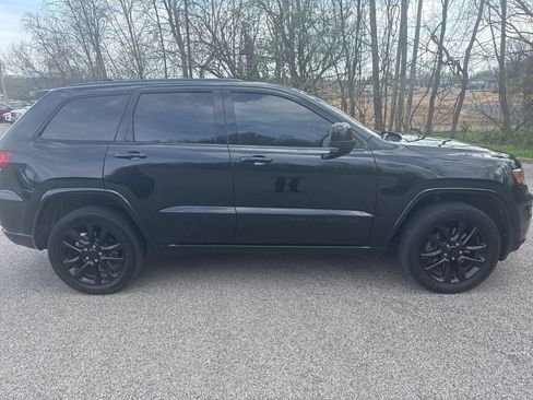 Used 2021 Jeep Grand Cherokee Laredo X image 5