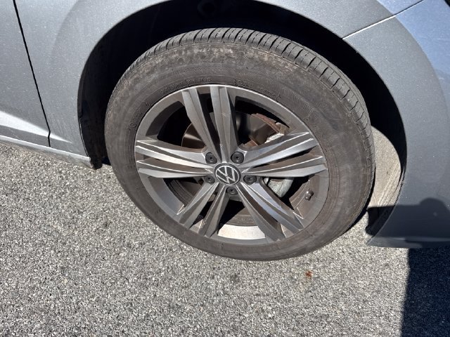 Used 2024 Volkswagen Jetta SE w/ Panoramic Sunroof Package FWD image 11