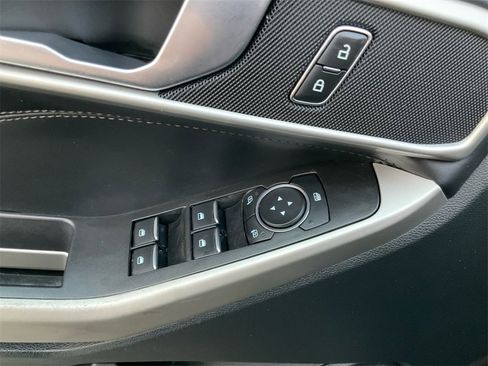 Used 2023 Ford Explorer XLT image 32