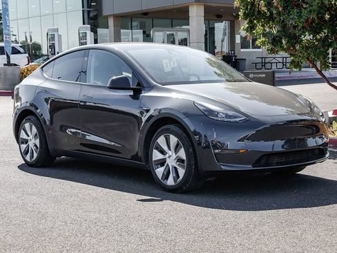 Used 2024 Tesla Model Y Long Range AWD/4WD image 6