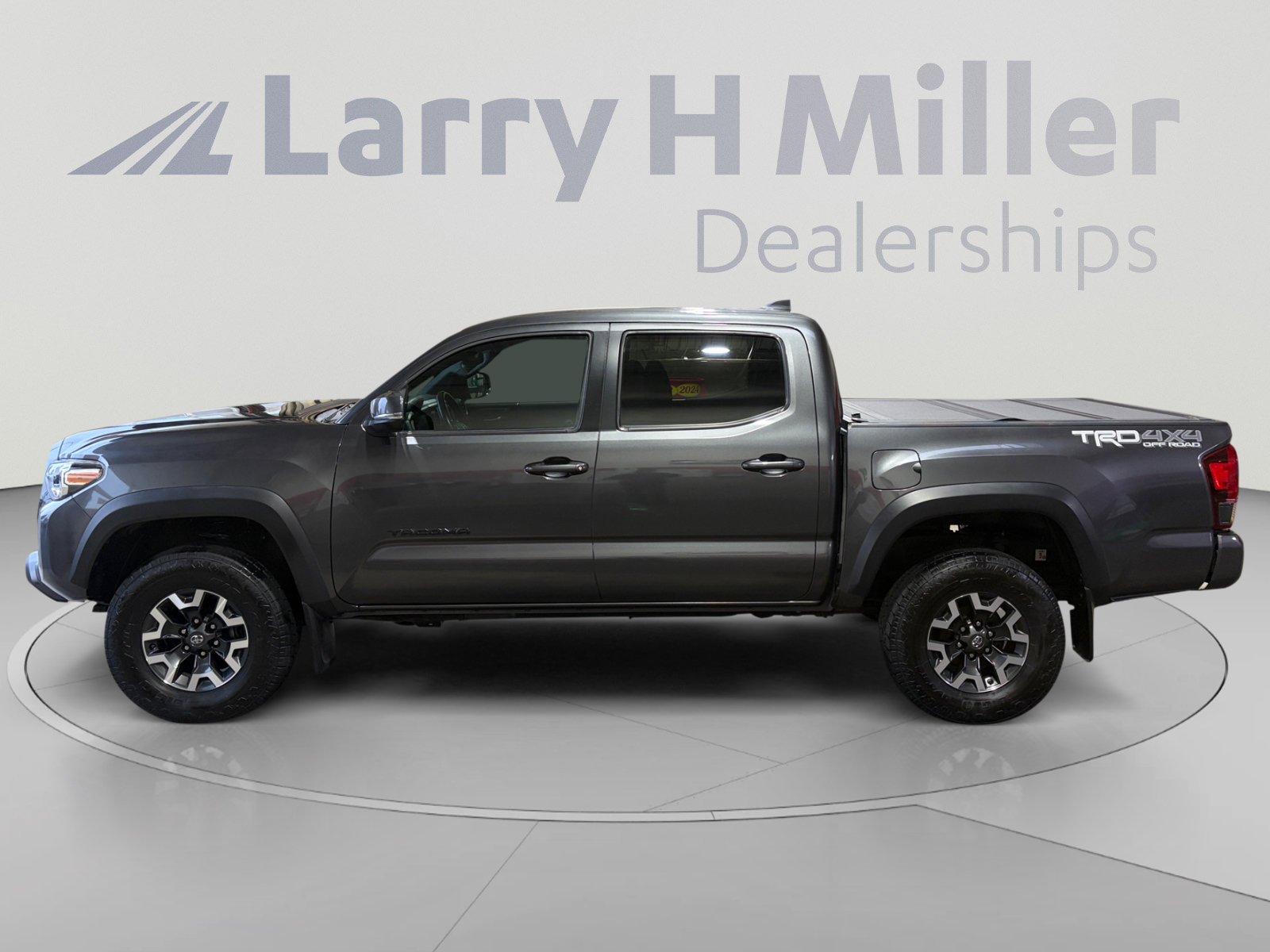 Used 2019 Toyota Tacoma TRD Off-Road AWD/4WD image 2