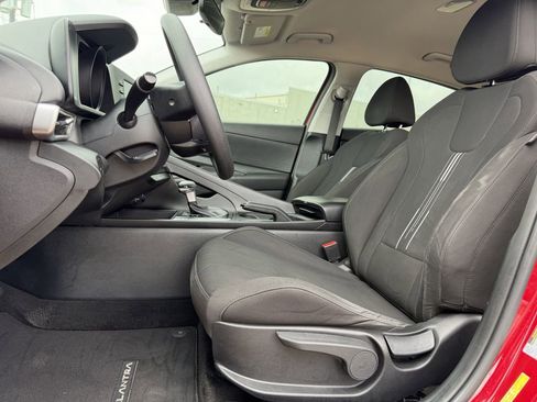 Used 2022 Hyundai Elantra SEL w/ Preferred Accessory Package image 25