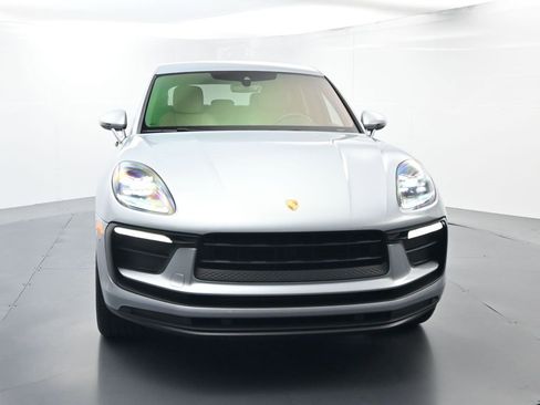 Certified 2022 Porsche Macan image 18
