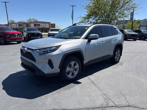 Used 2024 Toyota RAV4 XLE AWD/4WD image 2