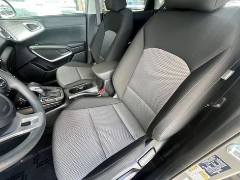 Used 2025 Kia Soul LX w/ LX Technology Package FWD image 36