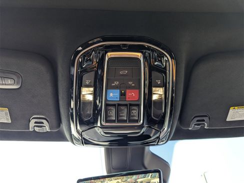 Used 2022 Jeep Grand Wagoneer Series III image 29