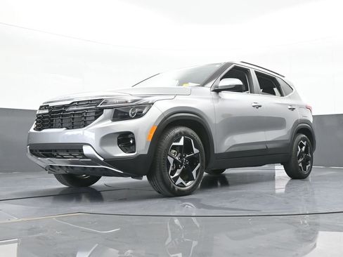 Used 2025 Kia Seltos EX w/ EX Sunroof Package image 52